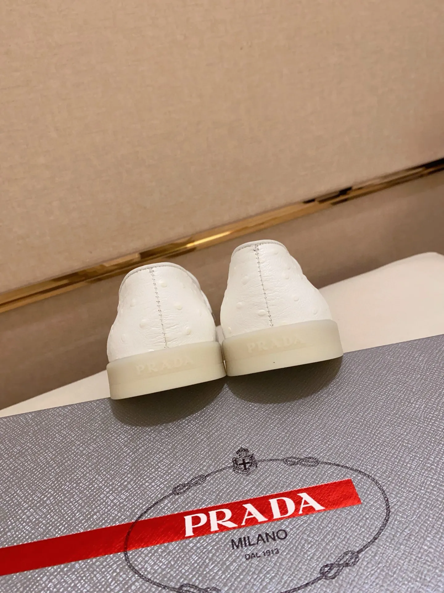 Men's shoes 💰 580💰 ✔️✔️✔️High-quality new PRADA counters are launched at the same time. The new men's shoes and 😘fabrics are selected from high-silk bald cowhide and are made by pure handicrafts. Lining: Full cowhide lining. 👍🏿 High-end ☄️ air-cushion molded anti-slip rubber outsole, exquisite lines, simple and elegant, comfortable and high-end for leisure travel. Code number: 38 to 44 (45 can be customized)